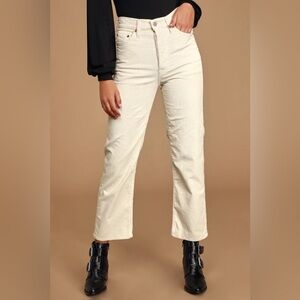 Levi’s white corduroy ribcage straight 26